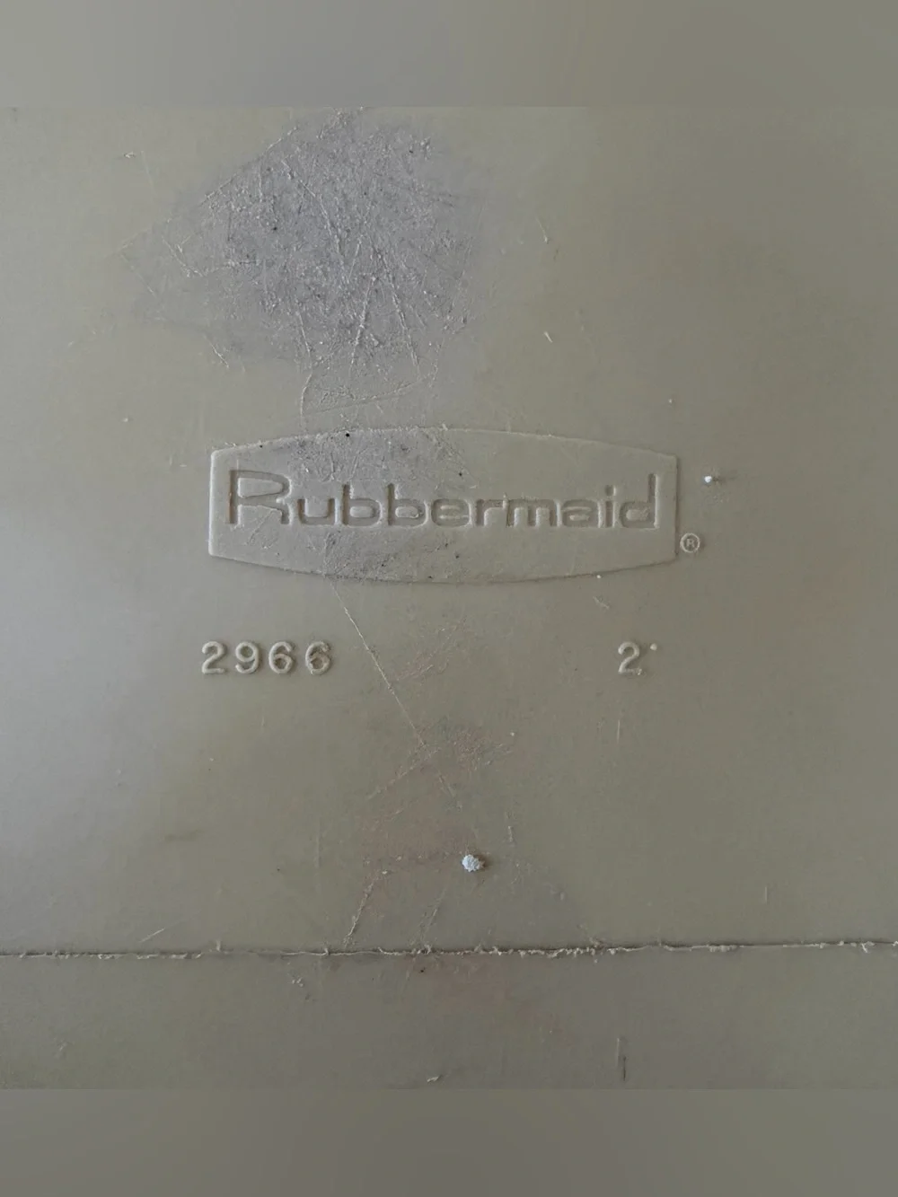 Vintage Rubbermaid Round Roughneck Basketweave Laundry Basket 2966 Almond Beige